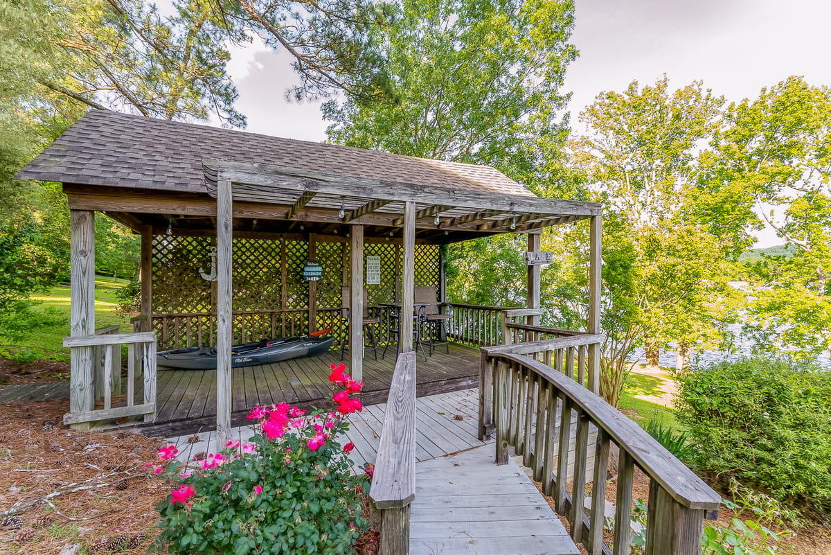 Lake Therapy - Gazebo on the lake, easy walk to the water! – Smith Lake vacation rental photo