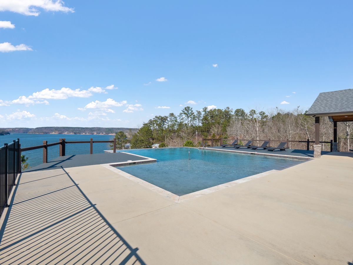 Mallard Pointe 100 - Luxury condo- conveniently located! – Smith Lake vacation rental photo