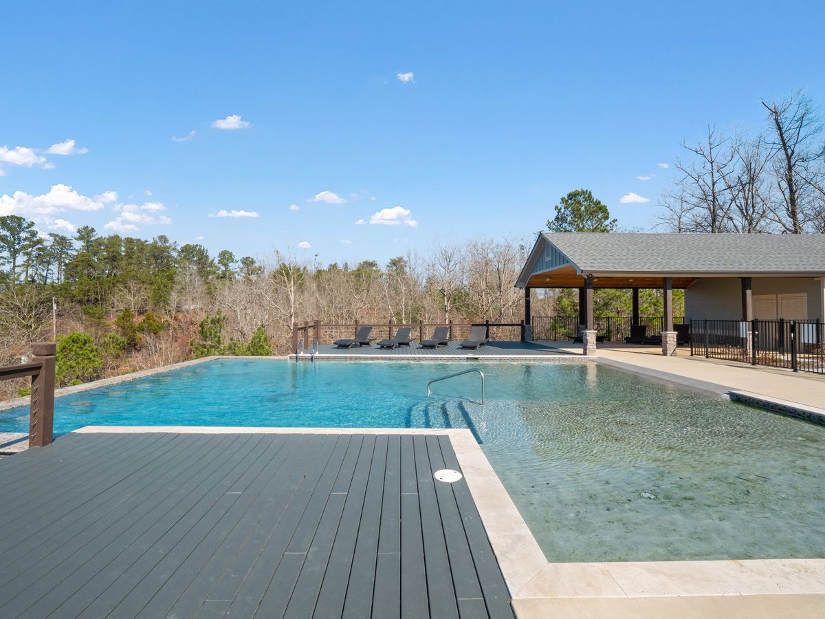 Mallard Pointe 100 - Luxury condo- conveniently located! – Smith Lake vacation rental photo