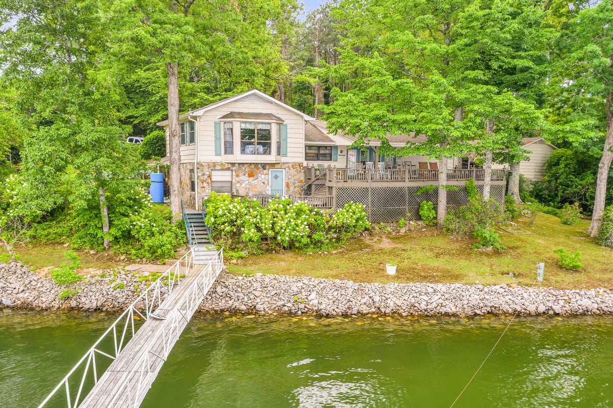 Nanas Lakehouse - Private dock with Jet-ski port! – Smith Lake vacation rental photo