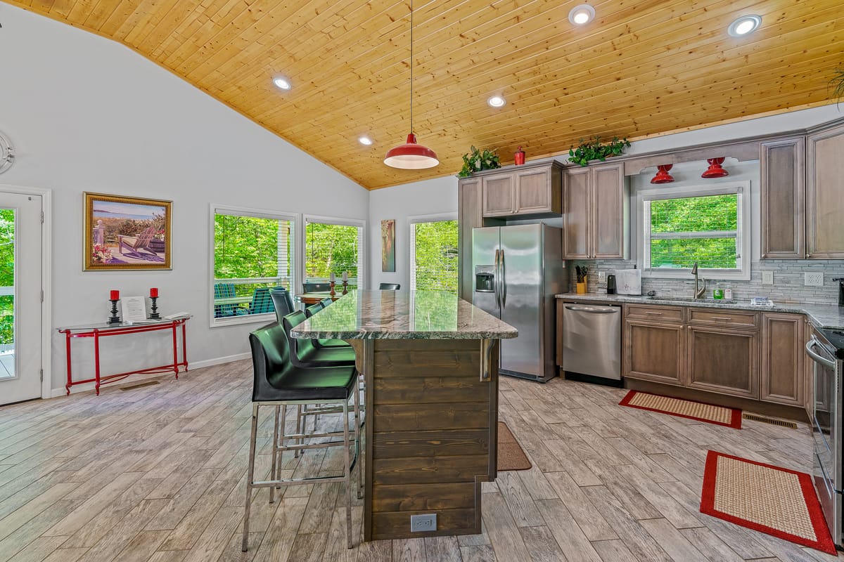 Lazy Daze - Located conveniently near Duncan Bridge Marina – Smith Lake vacation rental photo