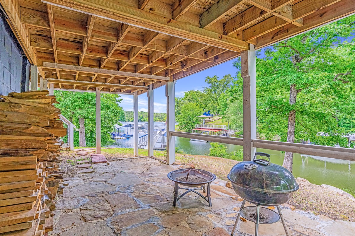 Lazy Daze - Located conveniently near Duncan Bridge Marina – Smith Lake vacation rental photo
