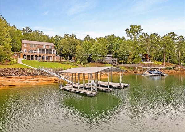 Arches - Artisan home on the main body of the lake, 2 covered boat slips