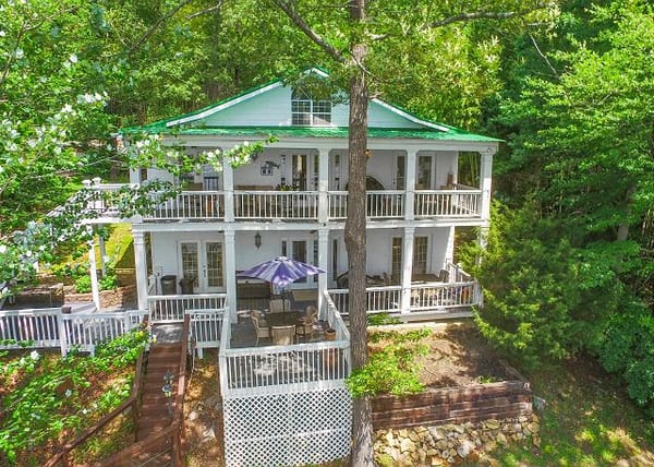 Eagles Pass - located on Rock Creek - 7 bedrooms!