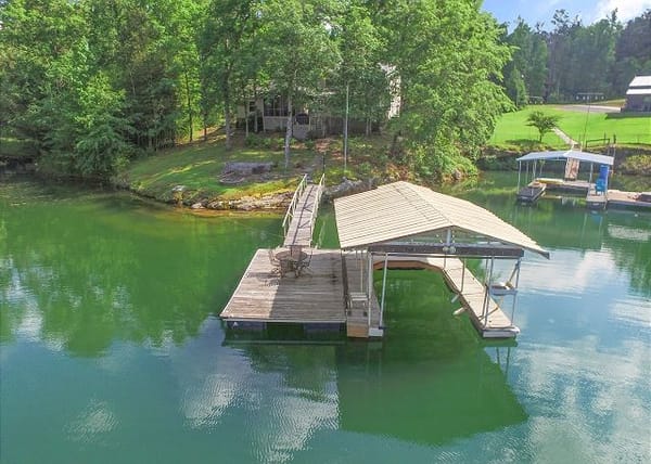 Rocking W - screened in porch and lakeside fire pit!