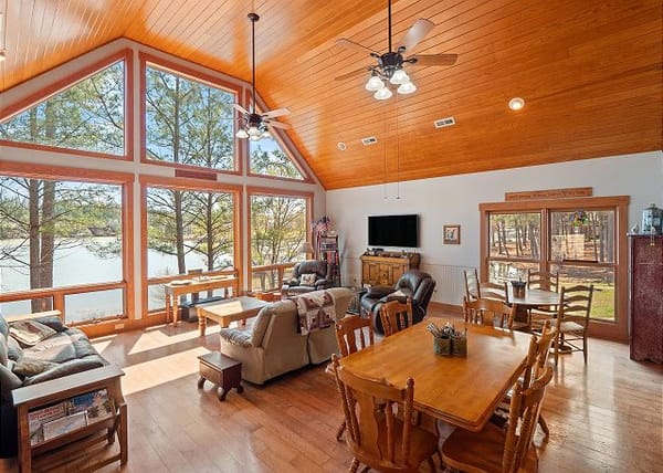 Roost - Beautiful, comfortable home with no steps and private suites