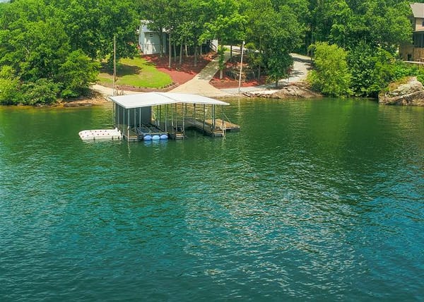 Lakecation on Smith Lake – Private boat launch! Private Dock! 